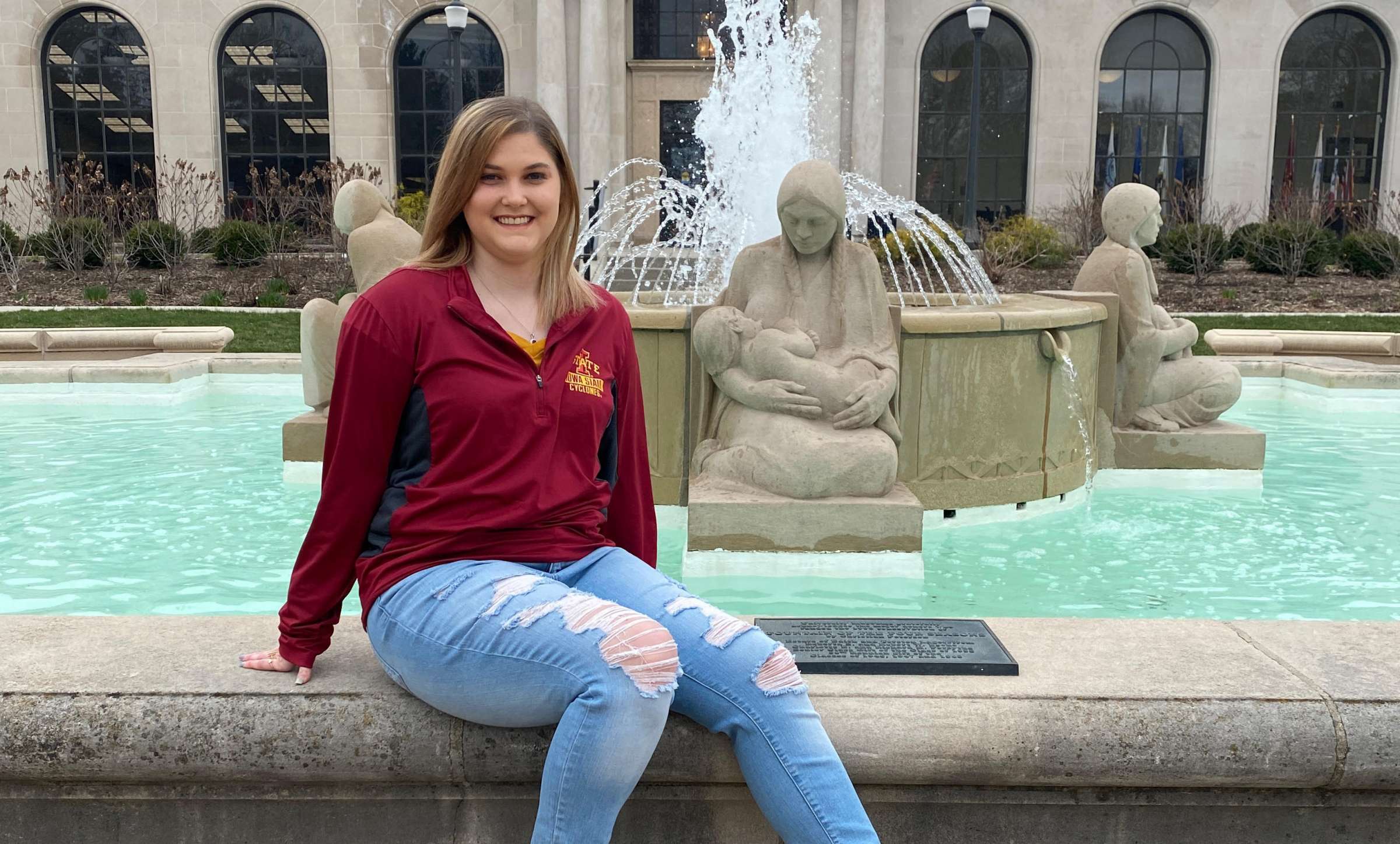 Jasmine Bailey in front of Memorial Union at Iowa state 